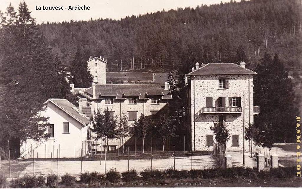 COLO LALOUVESC ARDECHE DES DAMES AFRICAINES (19).jpg